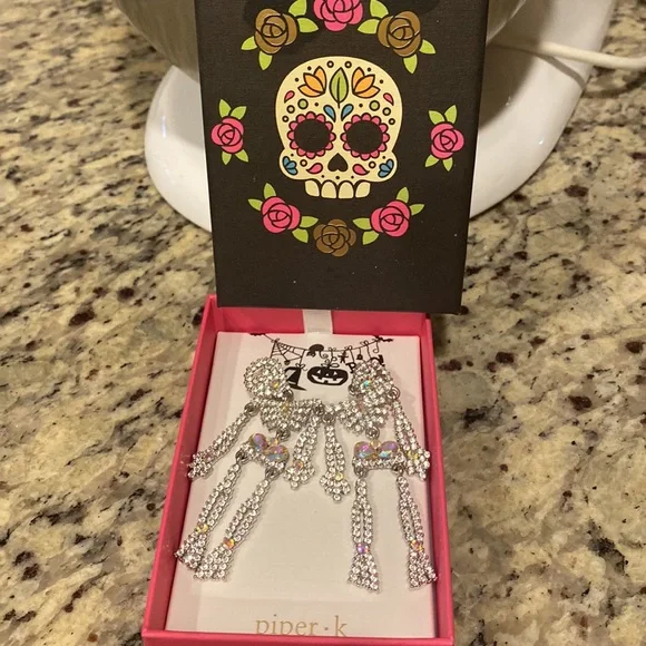 Rhinestone skeleton earrings - Picture 4 of 5